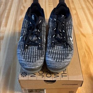 Nike vapormax Black and White Knit Running Sneakers